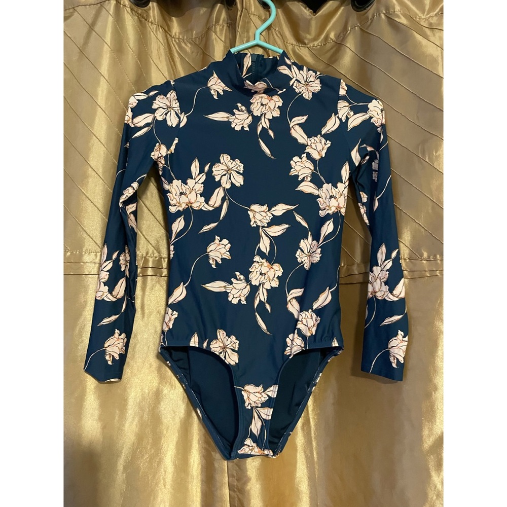 O’Neill Girls Size 14 Long sleeve swimsuit